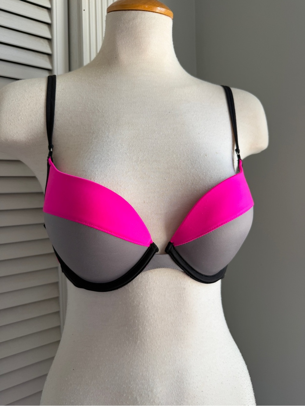 🩷34B🖤 Victoria’s Secret Very Sexy Push-Up Bra Hot Pink Black Colorblock